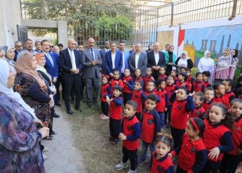 "ربط الفم وتهديد بسكين".. شاهدات مرعبة لأولياء أمور أطفال المدرسة الدولية المُعتدى عليهم