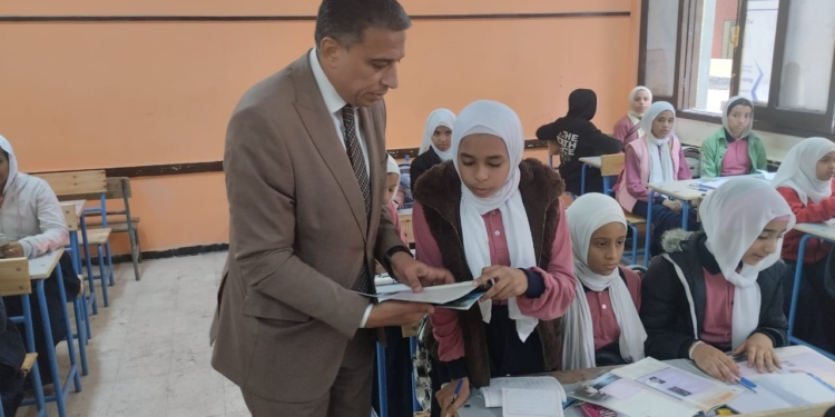 اصلاح النوافذ.. وكيل التعليم بالجيزة يوجه بتنفيذ 6 تنبيهات