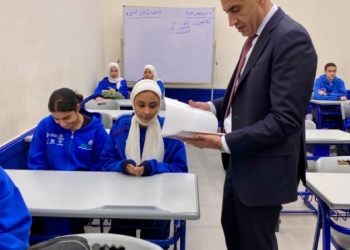 عبد اللطيف يزور مدرسة “فولكس فاچن للتكنولوجيا التطبيقية” ويجري حوارا مع الطلاب