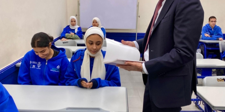 عبد اللطيف يزور مدرسة “فولكس فاچن للتكنولوجيا التطبيقية” ويجري حوارا مع الطلاب