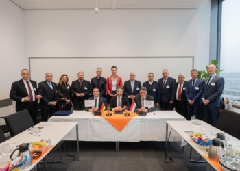 قيادات معهد الاورام فى المانيا