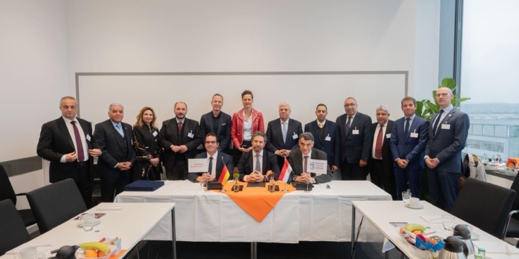 قيادات معهد الاورام فى المانيا