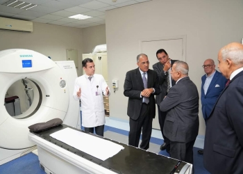 رئيس الأكاديمية العربية للعلوم يزور جمعية أيادي 4040