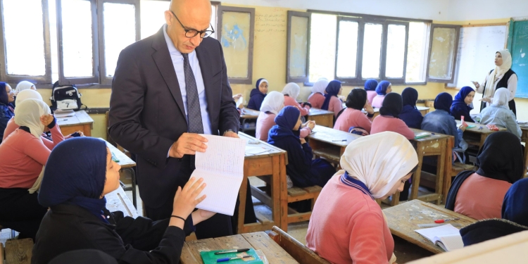 رصد 7 حالات غش واستبعاد رئيس لجنة بامتحانات الشهادة الإعدادية بأسوان