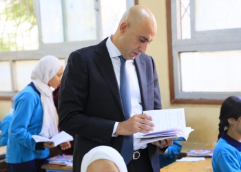 إحالة معلم بالجيزة للمحاكمة التأديبية العاجلة لاعتدائه على طالبة بالإعدادية لفظيًا وجسديا