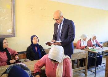 تنبيهات "التعليم" لمديري المدارس لمتابعة تصحيح الكراسات والحضور