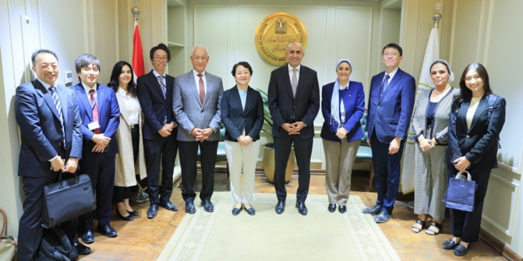 التعليم تبحث مع البنك الدولي سبل الارتقاء بمهارات القراءة والكتابة لطلاب التعليم الأساسي