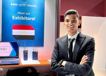 طالب بطب حلوان يبتكر سترة نجاة ذكية ويحصد المركز الثاني عربياً في تحدي الذكاء الاصطناعي