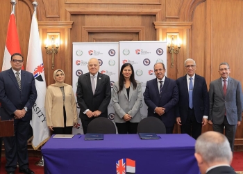 الجامعة البريطانية في مصر توقع عقد تمويل بحثي مع اتحاد الجامعات العربية 