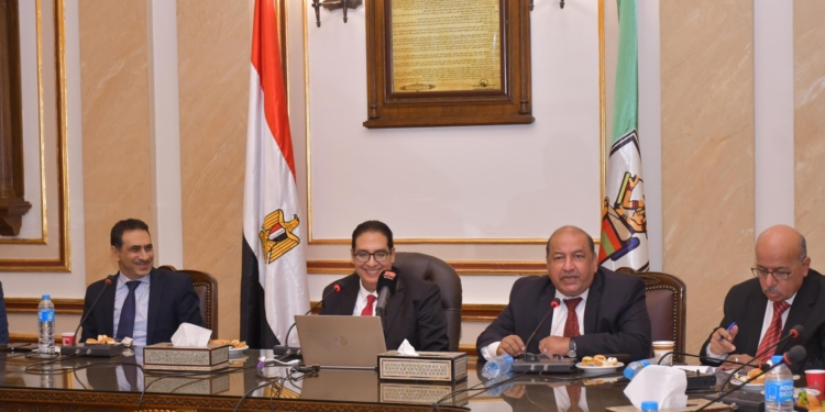 رئيس جامعة القاهرة يستعرض الرؤية المستقبلية والخطط الاستراتيجية للجامعة