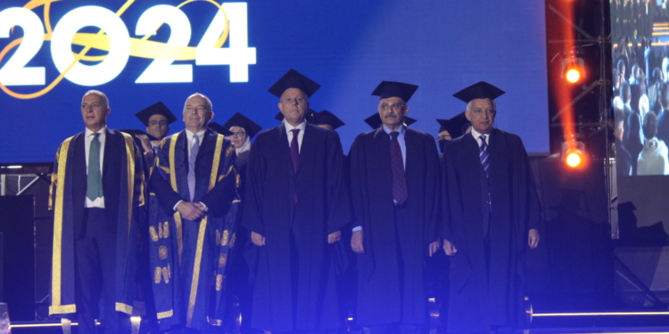 فرع جامعة كوفنترى البريطانية بمصر يحتفل بتخرج الدفعة الثانية من طلابه