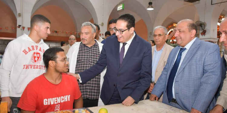 جولة تفقدية لرئيس جامعة القاهرة بالمدينة الجامعية للطلبة لمتابعة مستوى الخدمات المقدمة