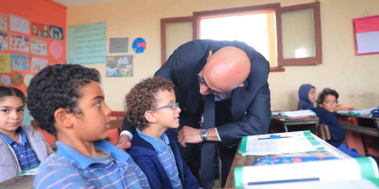 وزير التعليم يطلب تقارير أسبوعية حول انتظام الدراسة بمدرسة بالقاهرة