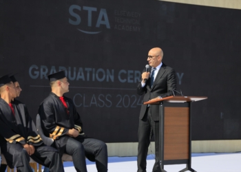 وزير التعليم يشهد حفل تكريم الدفعة 11 لخريجي أكاديمية السويدي الفنية