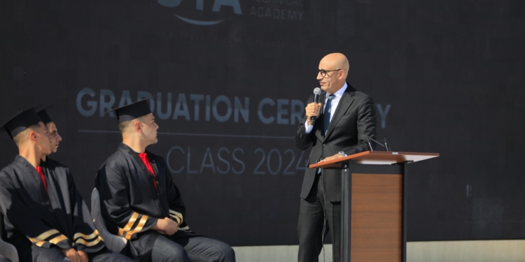 وزير التعليم يشهد حفل تكريم الدفعة 11 لخريجي أكاديمية السويدي الفنية