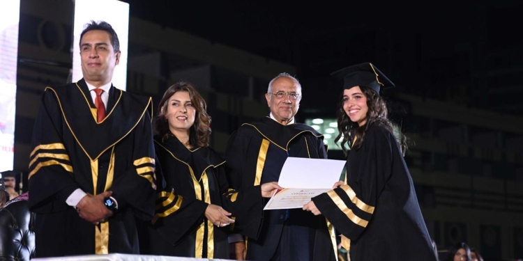 الجامعة المصرية الصينية تحتفل بتخريج دفعتين من كليتي الهندسة والاقتصاد والتجارة الدولية