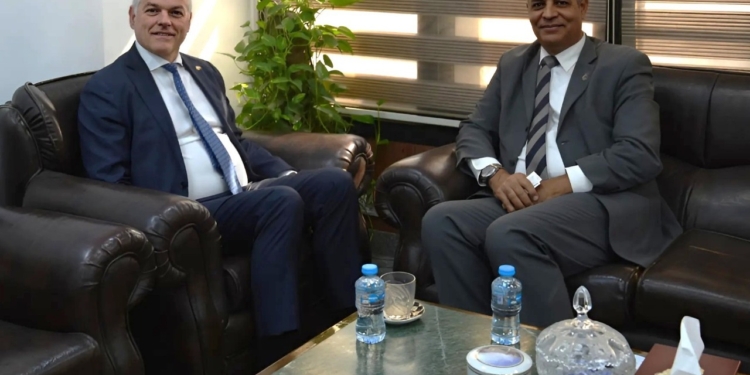 سفير أستراليا بالقاهرة يبحث التعاون مع هيئة الاستشعار عن بُعد