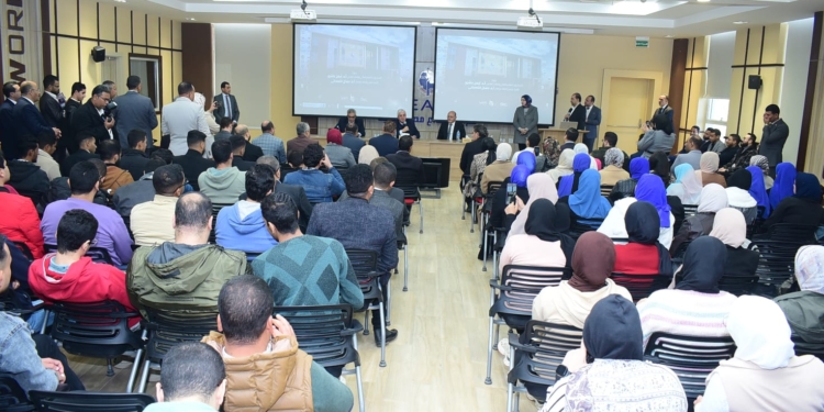 وزير التعليم العالي يشيد بمركز إبداع مصر الرقمي CRETIVA بجامعة سوهاج