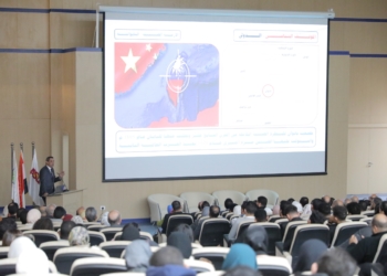 محافظ السويس يلقي محاضرة بجامعة الجلالة تناول تأثيرات الأحداث العالمية على مصر