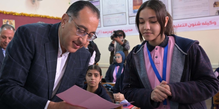 وزير التعليم: مصر الدولة الوحيدة التي تسلم التابلت لطلابها مجانا