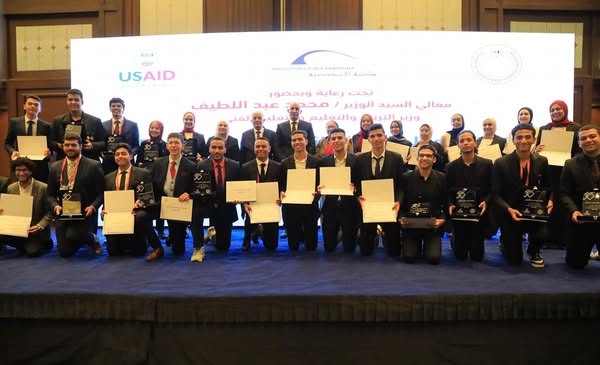 تنافسوا مع شباب 70 دولة وفازوا بـ12 جائزة.. التعليم تكرم الفائزين في مسابقة "ISEF"