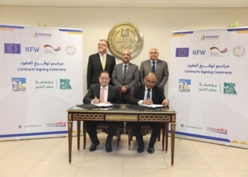  التربية والتعليم توقع عقود إنشاء مركزي تميز فى الطاقة المتجددة وكفاءة الطاقة  