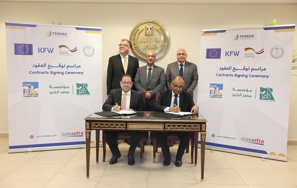 التربية والتعليم توقع عقود إنشاء مركزي تميز فى الطاقة المتجددة وكفاءة الطاقة