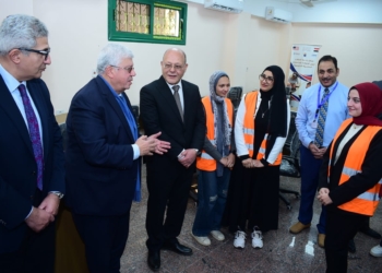 وزير التعليم العالي ورئيس جامعة سوهاج يتفقدان مركز خدمة ذوي الإعاقة