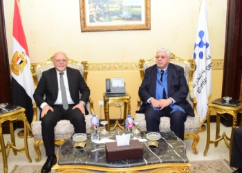 رئيس جامعة سوهاج يستقبل وزير التعليم العالي