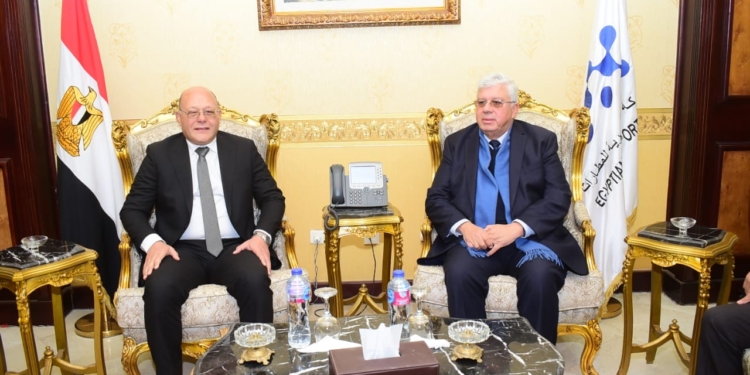 رئيس جامعة سوهاج يستقبل وزير التعليم العالي