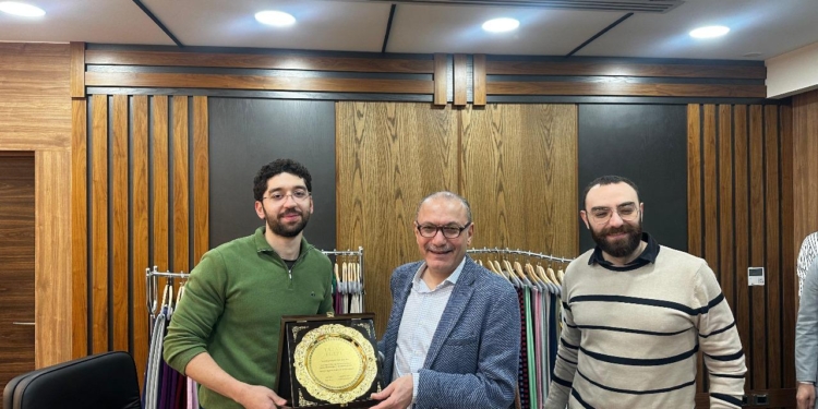 السفير التركي بالقاهرة يزرو شركة تاتاري مصر والتي هي استثمار تركية من اصل سوري في مجال منسوجات ‎