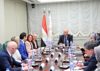 وزير التعليم يبحث مع مسئولي كامبريدج زيادة أعداد مدارس النيل