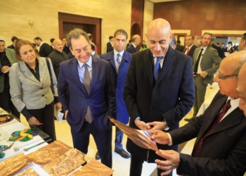 وزير التعليم والسفير الفرنسى يتفقدا مدرسة العائلة المقدسة “الجزويت” بالقاهرة