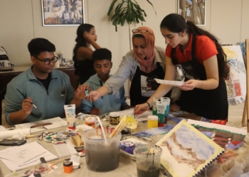 طلاب جامعة هارتفوردشاير يشاركون في ملتقي الاقصر الدولي للتصوير