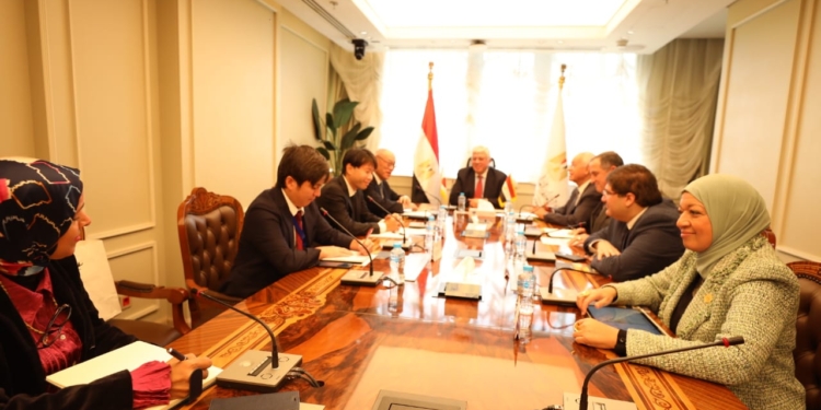 وزير التعليم العالي يستقبل السفير الياباني لبحث آليات تطبيق “EJ-KOSEN”