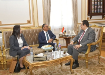 رئيس جامعة القاهرة يستقبل سفير مملكة كمبوديا