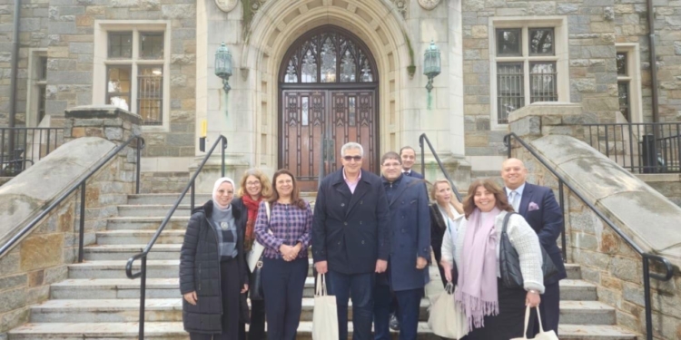 مجموعة من الخبراء فى زيارة تعليمية لامريكا