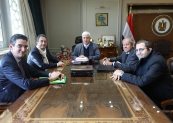 عاشور يبحث تعزيز التعاون مع السفير الفرنسي ورئيس الجامعة الفرنسية بمصر