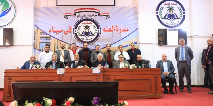 وزير التعليم العالي يعقد اجتماعًا مع الكوادر الطبية بالمستشفيات الجامعية بجامعة العريش