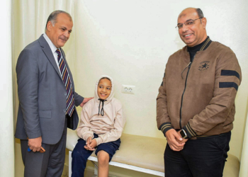 وكيل “التعليم” ببورسعيد يطمئن على طالبة تعرضت لحادث سير أثناء توجهها للامتحان