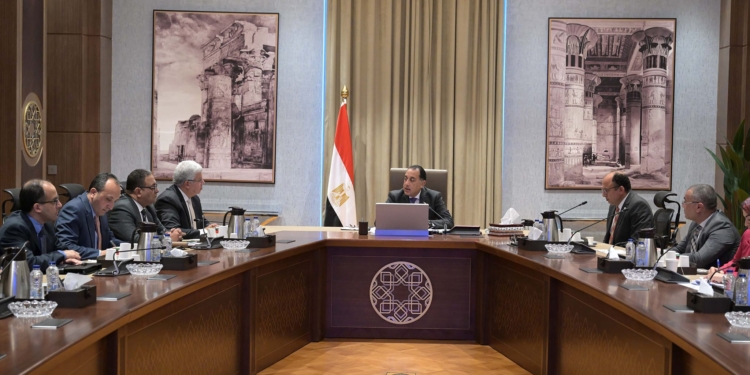 رئيس الوزراء يستعرض خطة تطوير مستشفيات “قصر العيني”.. وأرض جديدة لتوسعات “جامعة حلوان”