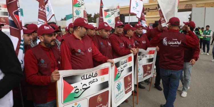 وصول شاحنات  مساعدات مؤسسة أبو العينين الي معبر رفح استعدادا لدخولها الي قطاع غزة