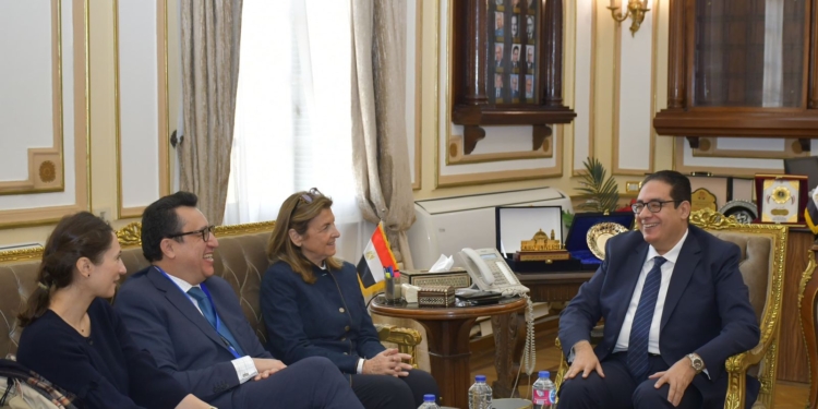 رئيس جامعة القاهرة يؤكد عمق العلاقات المصرية الفرنسية ويستعرض تاريخ التعاون