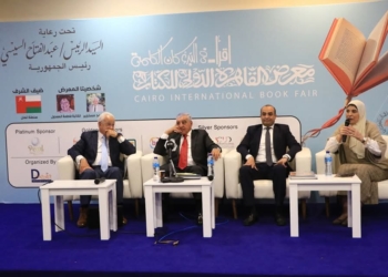 معرض الكتاب يناقش موسوعة "اسأل سلسلة الأهرامات.. اسأل عالم الآثار " لزاهي حواس