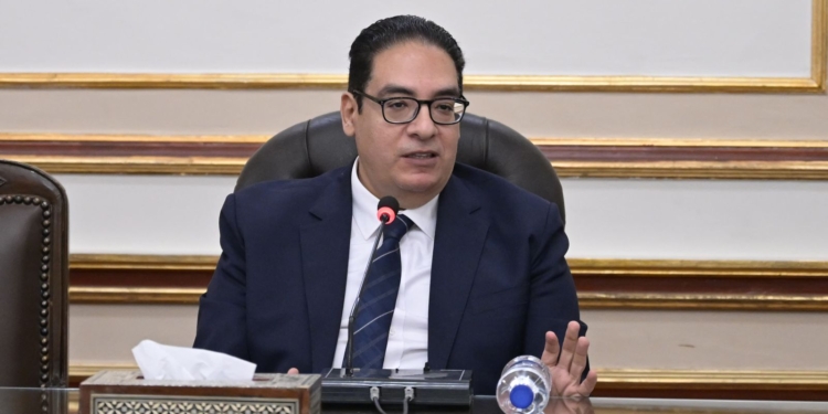 رئيس جامعة القاهرة يوجه الكليات بسرعة انتهاء تصحيح الامتحانات إعلان النتائج