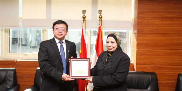 اتفاقية تعاون مشترك بين الجامعة المصرية الصينية وكلية جيانغسو للتكنولوجيا الصحية