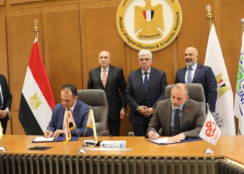 اتفاقية تعاون بين جامعة الجلالة وشركة “إي آند مصر” لإنشاء مختبر للاتصالات السلكية واللاسلكية