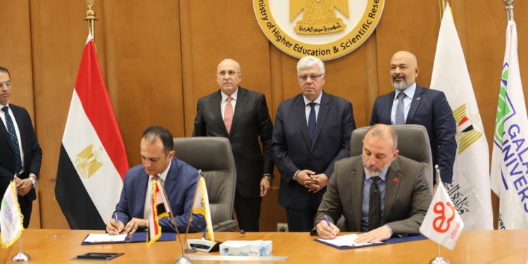 اتفاقية تعاون بين جامعة الجلالة وشركة “إي آند مصر” لإنشاء مختبر للاتصالات السلكية واللاسلكية
