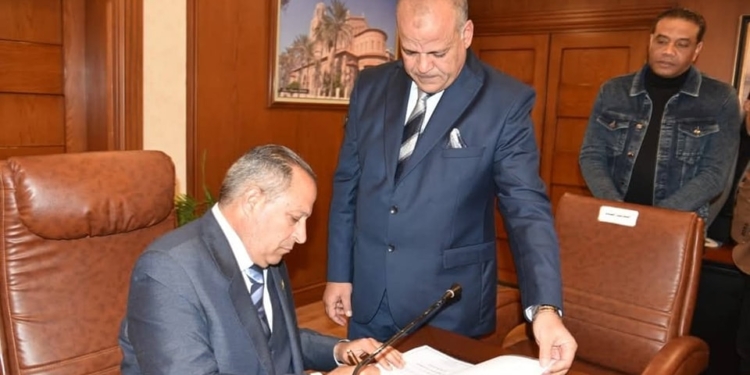 محافظ بورسعيد يعتمد نتيجة الشهادة الإعدادية الترم الأول بنسبة نجاح 74,5 %