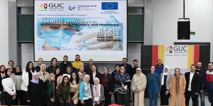 خبراء وأكاديميون يناقشون دور التكنولوجيا المتقدمة في تطوير العلاجات الدوائية وتحسين جودة الرعاية الصحية